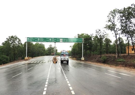 उपशा द्वारा प्रदेश में निर्मित राज्य राजमार्ग व उन पर स्थित आधुनिक सुविधाओं से सुसज्जित टोल प्लाज़ा की एक झलक / A glimpse of State Highways with modern toll plaza in the state constructed by UPSHA 